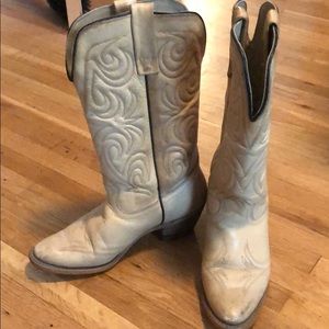 Vegan leather Cream embroidered cowgirl boots